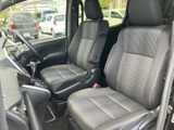 上質な素材と丁寧な作り込みが、洗練された空間を演出。運転に集中できる機能的なデザインで、快適なドライブをサポートします。