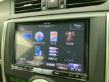 多彩なメディアに対応し、車内時間をエンターテインメントで満たします。CDやラジオに加え、USBやBluetooth接続も可能です。