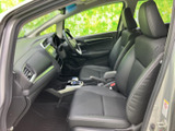 シンプルで機能的なデザインの運転席。操作に必要な情報を的確に表示し、運転に集中できます。快適性と安全性を両立した空間です。