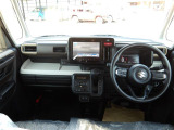 前席全体 目線も高く広い視界で安心して運転することができますね!