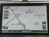 ナビゲーションシステムで、目的地までスムーズに案内。初めての道でも安心です。ドライブの計画も立てやすくなっています。