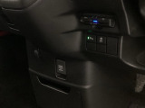 自社整備工場で点検整備をおこなってからお渡ししています。車検が残っている場合は『12ヶ月点検整備』を、車検整備付きの場合は『車検整備』をおこないます。整備費用は車両本体価格に含まれています。