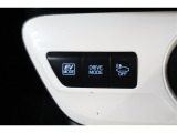 EVモードや、気分や走行状況に合わせて切替えられるドライブモードセレクトを装備。車の接近を音で知らせる車両接近通報装置は、早朝や深夜の帰宅など静かに走りたい場合には車にOFFボタンでオフできます。