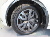 195/60R17シンクロウエザータイヤ装備しておりますので、オールシーズン安全で快適なドライブで