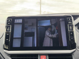 停車中に楽しめるTV視聴機能。移動の合間の休憩時間に、ニュースや映画などを楽しめます。後部座席の方にも快適な時間を過ごして頂けます。