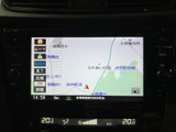 運転席からの視認性に優れた地図画面。スムーズなナビゲーションで、初めての道でも安心です。目的地まで快適にお届けします。