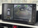周囲の状況を把握しやすいモニター画面。安全運転をサポートする機能が充実しています。駐車時なども、より安心して操作できます。
