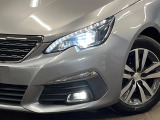 ●LEDヘッドライト:夜間走行時も良好な視界を確保し安心して運転できる高輝度LEDヘッドライトを装備!点灯速度が早く、消費電力も抑えられています。
