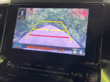 【バックカメラ】駐車時に後方がリアルタイム映像で確認できます。大型商業施設や立体駐車場での駐車時や、夜間のバック時に大活躍!運転スキルに関わらず、今や必須となった装備のひとつです!