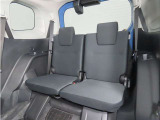便利な5:5分割可倒式シートです。収納と乗車人数のバランスに優れています♪荷物の大きさに応じたラゲージスペースをフレキシブルに作り出せるので、シーンに応じた使い方ができます♪