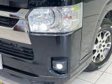 【LEDヘッドライト】悪天候や夜間走行時も良好な視界を確保し安心して運転できる高輝度LEDヘッドライトを装備!点灯速度が早く、消費電力も抑えられています。