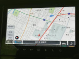わかりやすい地図表示で、目的地までスムーズに案内。ドライバーの負担を軽減し、安全な運転をサポートします。