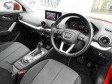 安全で快適な運転をサポートするアウディバーチャルコックピット。多機能でありながら優れた操作性で、シンプルで美しいインテリアデザインに溶け込んでいます。
