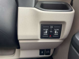 両側電動スライドドア