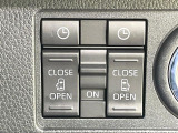【両側パワースライドドア】スマートキーや運転席のスイッチで後席両側スライドドアの開閉が可能♪電動だから力を入れてドアを開ける必要が無く、小さなお子様でも簡単に開け閉めでき快適です♪