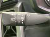 雨天時もクリアな視界を確保できる、使いやすいワイパーレバーです。運転中の安全性を高めます。