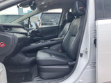 運転しやすいように設計されたコクピット。視界が広く、操作性にも優れています。快適で安全なドライブをサポートします。集中して運転できます。