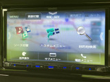 多彩な機能を備えたナビゲーションシステムが、快適なドライブをサポート。音楽再生や電話機能も統合されており、移動時間を有効活用できます。