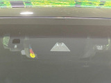 【トヨタセーフティセンス】走行中に前方の車両等を認識し、衝突しそうな時は警報とブレーキで衝突回避と被害軽減をアシスト。より安全にドライブをお楽しみいただけます。