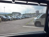 この度は、当店のお車をご覧いただきまして誠にありがとうございます。当店では全国販売・納車も行っております。県によって陸送費用は異なりますのでお気軽にお問い合わせください。