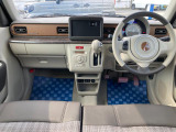 インパネ回りです。インパネシフト採用で足元空間が広々しています。広々とした空間は運転の疲れを軽減します♪