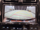 ステアリングと連動したガイド機能付きリヤモニターを装備しております。