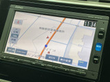 見やすい地図表示で、目的地までスムーズに案内してくれます。渋滞情報もリアルタイムで確認でき、効率的なルート選択が可能です。