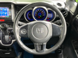 【純正革巻きステアリング】上質な革を使用することで、手にしっかり馴染みとても運転しやすいハンドルです♪