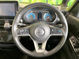 インテリアに合わせたデザインのステアリングは、運転される方のことも考え、運転しやすい形状、大きさです。是非一度、実際に触ってお確かめください。