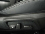 パワーシート搭載。微妙な調整が手軽にでき、ピッタリのポジションで運転することが可能です。