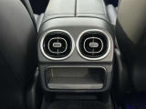 高級感漂う内装の仕様でございます。スイッチ類も使いやすいシンプルなデザインでございます。