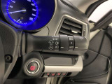 暗くなると自動でライトが点灯するオートライト装備。