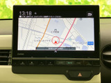 見やすい地図画面で、目的地までスムーズに案内してくれます。運転に集中しながら、安心して目的地に到着できますね。安全運転をサポートします。