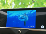 停車中には、TVや映像コンテンツを楽しめます。長距離移動の待ち時間も快適に過ごせます。リラックスした時間をお届けします。