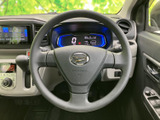 握りやすいステアリング形状で、長時間の運転でも疲れにくい設計。操作性にも優れ、スムーズな運転をサポートします。