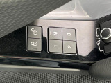 ボタン一つで自分好みの運転位置を一瞬で再現します!シートや鏡の位置を記憶できるので、家族で運転を交代してもすぐにベストな姿勢に戻せます。細かく電動調節でき、長距離ドライブでも疲れず快適です。