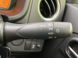 操作しやすい位置に配置されたウインカーレバー。スムーズな操作で、安全な車線変更をサポートします。