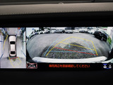 パノラミックビューモニターを装備!上から車両を見下ろしたような映像をナビ画面に表示できます。車両前後左右に搭載した4つのカメラ映像を継ぎ目なく合成!目視では見えない部分もリアルタイムで見れます。