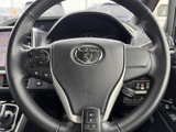 握りやすいステアリングは、運転操作を快適に。オーディオやハンズフリー通話などの操作も容易に行えます。運転の楽しさを向上させます。