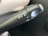 操作しやすいウインカーレバーで、安全な車線変更をサポートします。直感的に操作でき、スムーズな運転に貢献します。安心の運転をサポートします。
