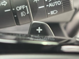 ★パドルシフト★ ハンドルにある『+』と『-』のレバーを指先で操ることで、マニュアル車感覚のシフトチェンジが楽しめるパドルシフトです☆