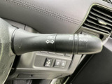 操作しやすいウインカーレバーで、安全な車線変更をサポート。直感的に操作できるので、運転に集中できます。