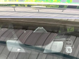 【スマートブレーキサポート】走行中に前方の車両等を認識し、衝突しそうな時は警報とブレーキで衝突回避と被害軽減をアシスト。より安全にドライブをお楽しみいただけます。