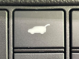 【パワーバックドア】スマートキーや運転席のボタンを押すだけでリアゲートが自動で開閉します!荷物を持っている時や、高い位置にあるバックドアを閉める際に便利な機能です♪