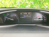 視認性の高いメーターで、運転に必要な情報をしっかり確認できます。運転状況が一目でわかり、安全運転をサポートします。デザインも洗練されています。
