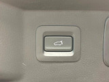 【パワーバックドア】スマートキーや運転席のボタンを押すだけでリアゲートが自動で開閉します!荷物を持っている時や、高い位置にあるバックドアを閉める際に便利な機能です♪