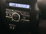 オートエアコンなので室内で快適に過ごせます。