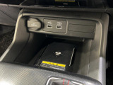 置き型充電、ナビ連動USBも搭載。
