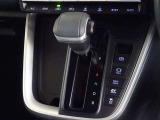 電動パーキングブレーキ・ブレーキホールドを装備してます。ホールド機能は信号待ちが多い一般道で疲労軽減になり、大好評です!
