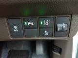 パーキングセンサーや横滑りを防ぐVSA等のスイッチ類は運転席の右側、手の届きやすい位置にあります。